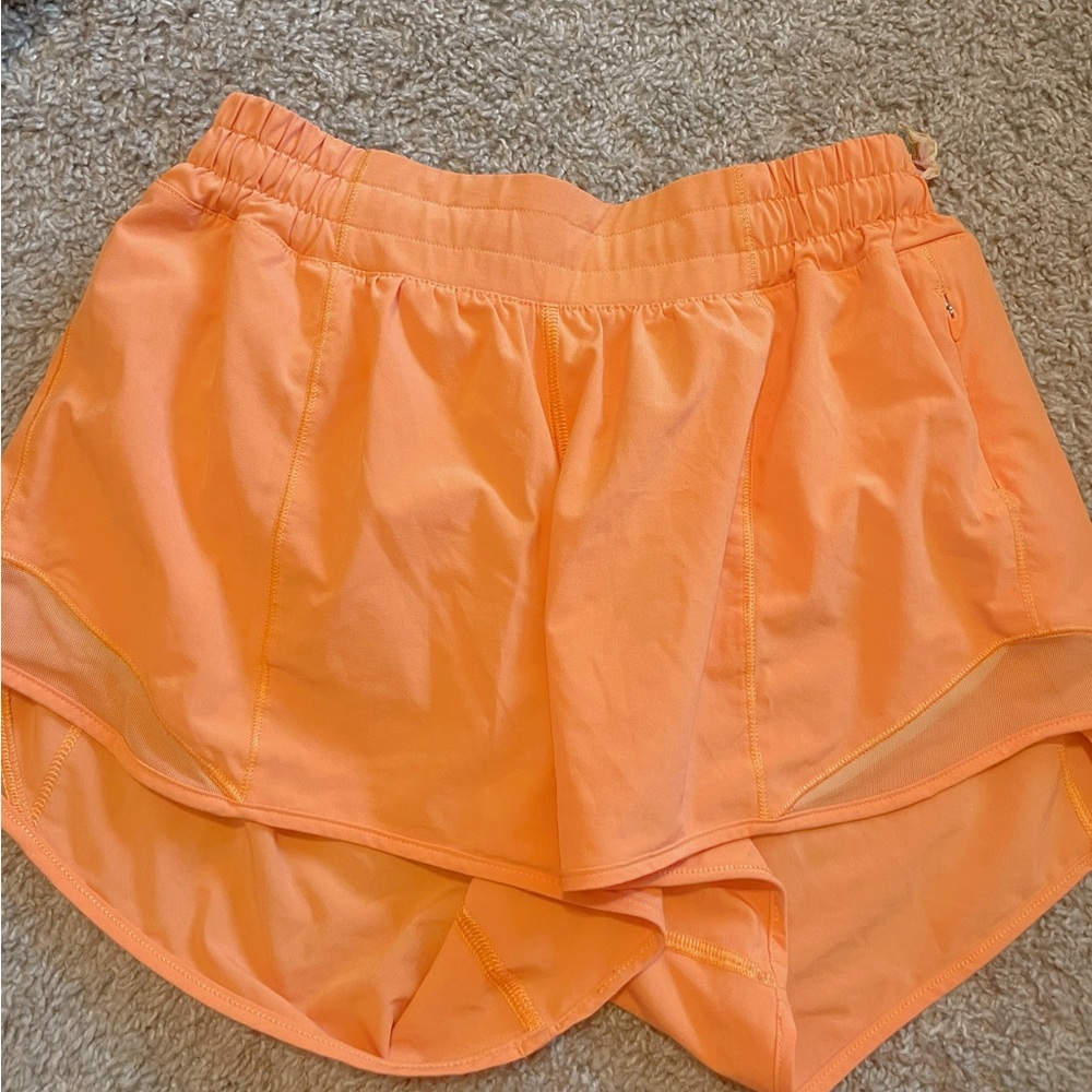 Lululemon women’s size 6 hotty hots 4inch